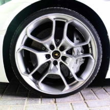 Close Up Of A White Lamborghini With Silver Alloy Wheels And Silver AlloyGator Alloy Wheel Protectors